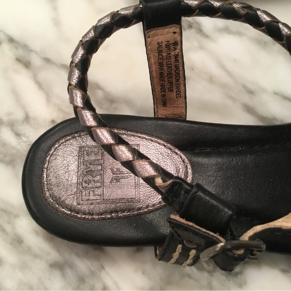 Frye Black and Silver leather Sandel Size 8 softly worn - Picture 2 of 3
